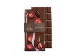 JANEK 34% Mléčná čokoláda s pekanovými ořechy a lyofilizovanou jahodou 95g